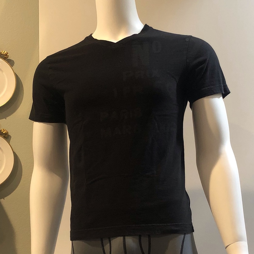 Old Navy Small Black V Neck T-Shirt with Graphic
